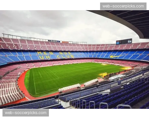 伯纳乌球场完成顶棚测试，新设施预计将显著影响雨天定位球罚球环境